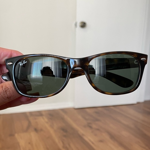 Ray Ban New Wayfarer Classic RB2132 52-18 - Picture 2 of 6